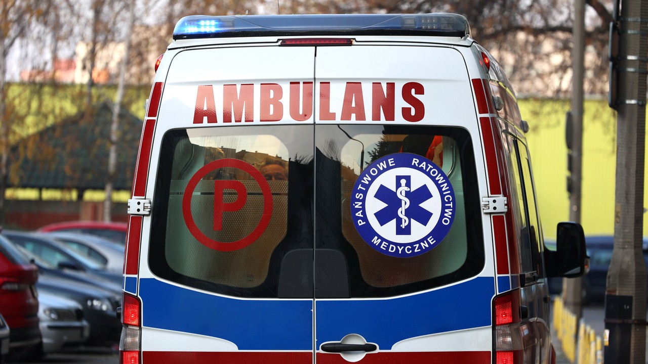 Tragedia w Wielkopolsce. 78-letni mężczyzna nie przeżył upadku z balkonu