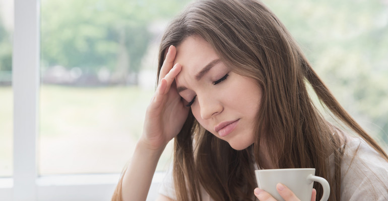 Ból głowy to jeden z objawów nadmiernego picia kawy 