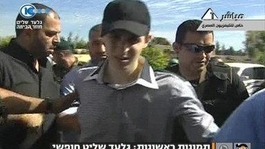 Izraelski sierżant Gilad Szalit wrócił już do domu