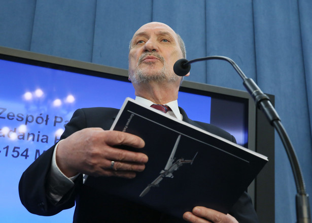 Macierewicz atakuje biegłego: Demonstrował gotowość do oskarżania pilotów