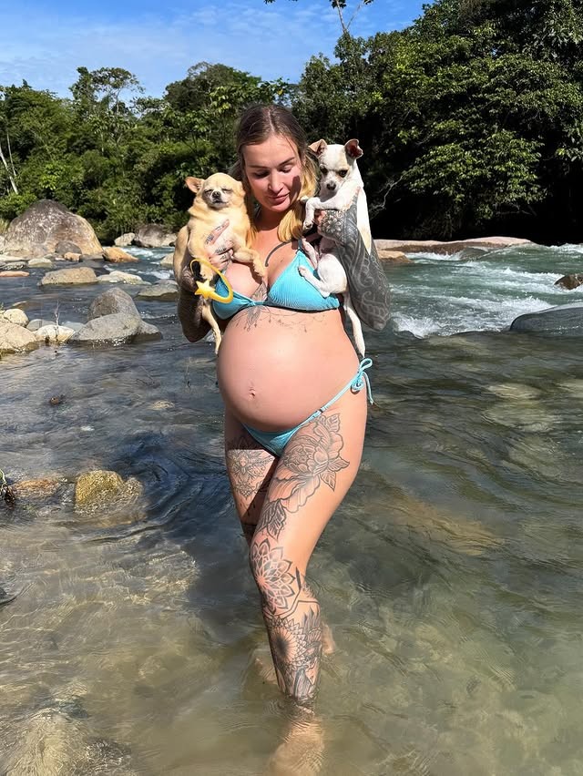Karolína Urbanová, známá ako pornohorečka Daisy Lee, sa stala mamou.