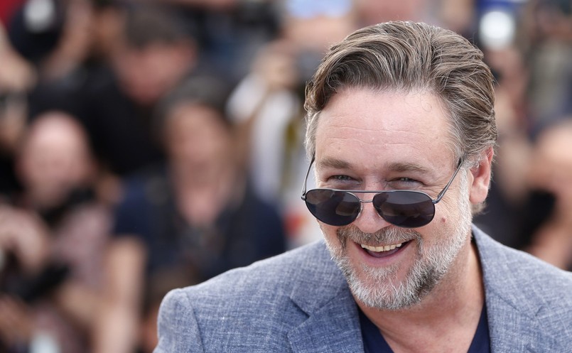 Russell Crowe rozbawiony na festiwalu w Cannes