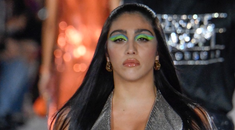 Lourdes Leon a Versace kifutóján