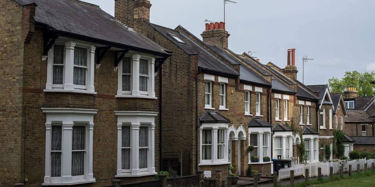 Ceny domów w Wielkiej Brytanii spadają w szybkim tempie.
