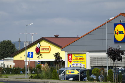 Niesprzedana żywność: ile przekazują jej Biedronka i Lidl? Jest spora różnica