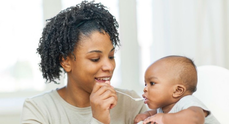 Mom feeding baby(todaysparent)