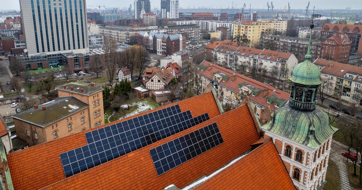 Ksiądz zamontował panele na zabytkowym kościele. Teraz musi je zdjąć