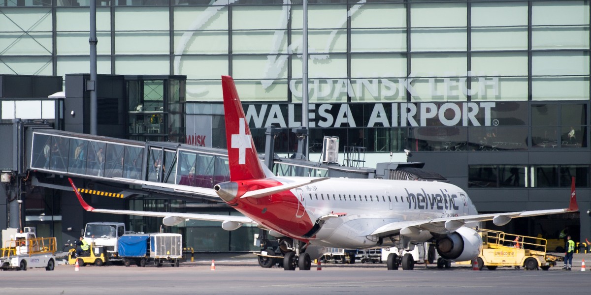 Wkrótce przychody z działalności pozalotniskowej gdańskiego portu urosną jeszcze bardziej: buduje bowiem pierwsze w kraju Airport City. Łopata pod pierwszy z siedmiu biurowców została wbita dwa miesiące temu - pisze "Puls Biznesu". 