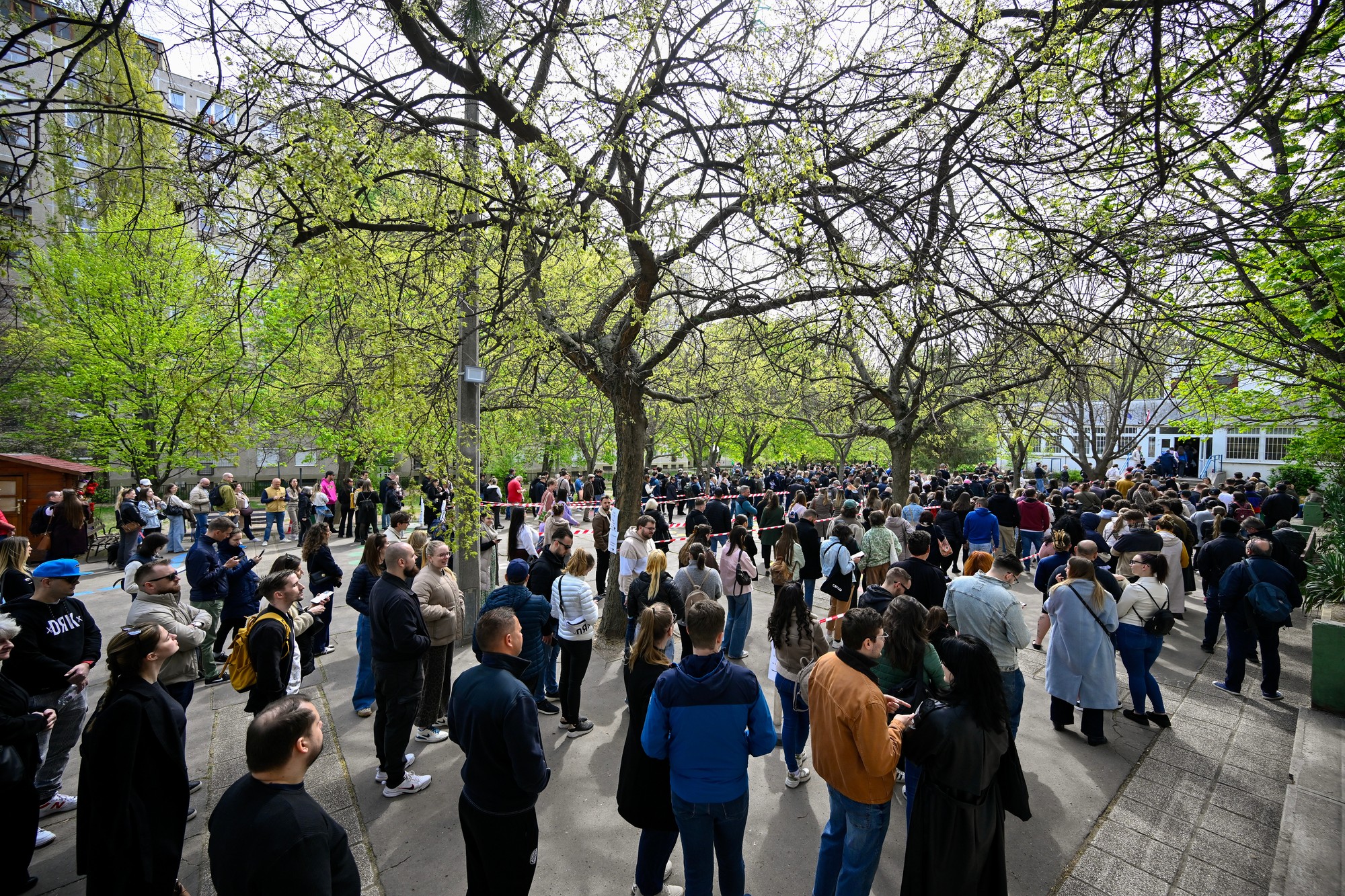 Maďari masovo vyrazili k urnám.