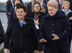 Włosy poza kontrolą: Beata Szydło z irokezem na szczycie w Göteborgu. FOTO