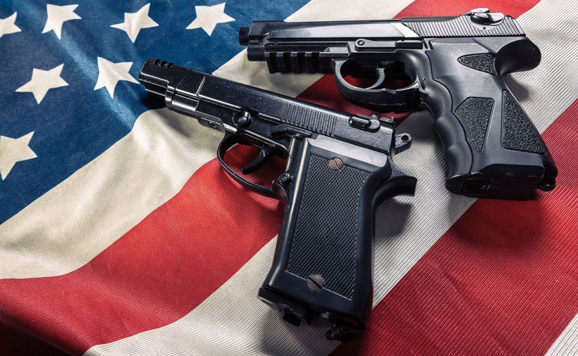 Według różnych sondaży przeprowadzonych kilka dni po masakrze na Florydzie za ograniczeniem prawa do posiadania broni opowiada się 66–70 proc. Amerykanów