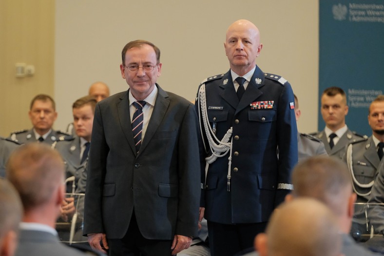  Minister spraw wewnętrznych i administracji Mariusz Kamiński oraz komendant Główny Policji gen. insp. Jarosław Szymczyk