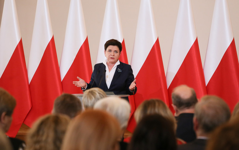 Szydło wyjaśniła, że Narodowe Centrum Społeczeństwa Obywatelskiego miałoby gromadzić wszystkie pieniądze, które są w tej chwili w różnych resortach i wydawane (są) na różne cele