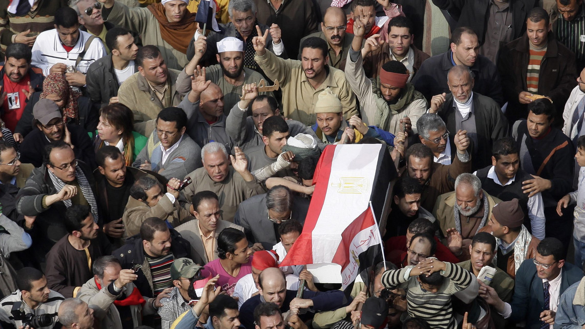 Władze Egiptu skróciły w poniedziałek czas obowiązywania godziny policyjnej, która trwać będzie teraz od godziny 20 do 6 rano - poinformowały egipskie media.