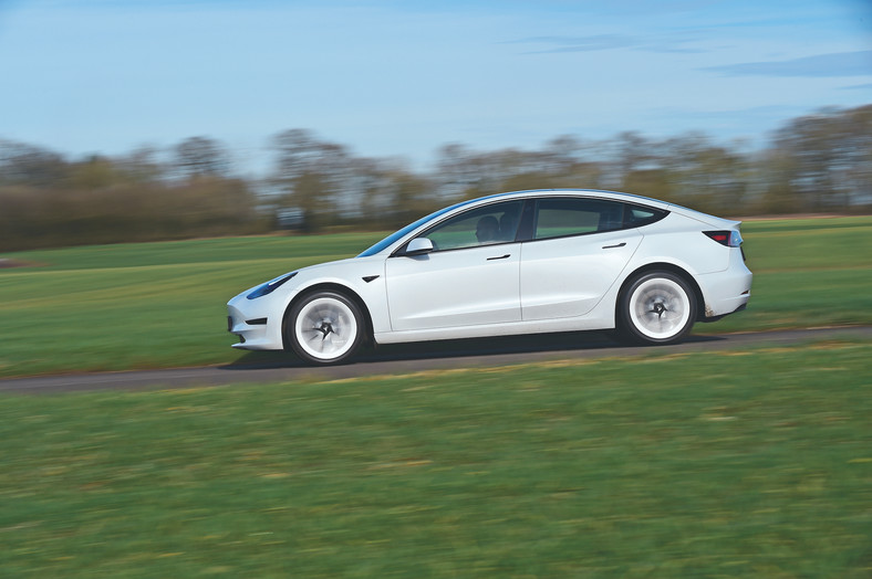 Ford Mustang Mach-E kontra Tesla Model 3