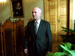 Rząd będzie walczył z korupcją w piłce