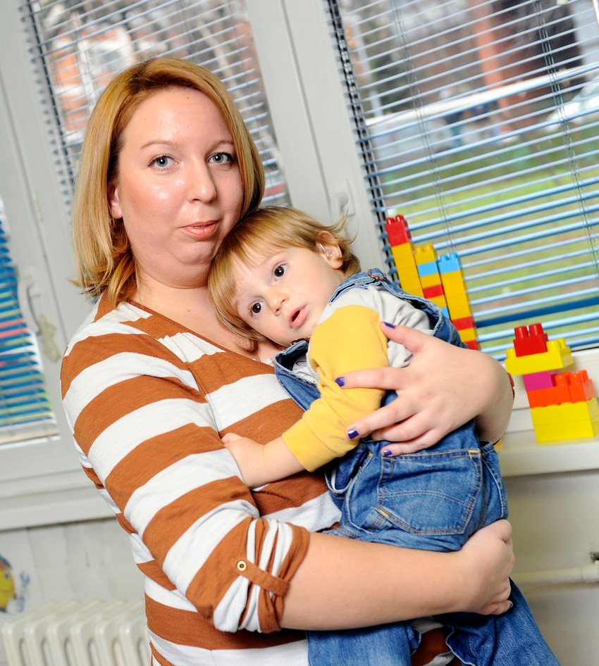 Godinu dana nisam znala da moj sin Jakša ima teško oštećenje sluha, kaže majka Gordana iz Valjeva