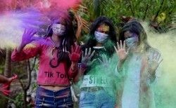 Spalono kukłę koronawirusa