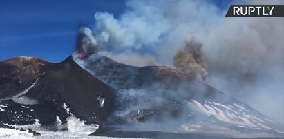 Etna znów pluje lawą. Erupcję widać aż z wybrzeża Sycylii