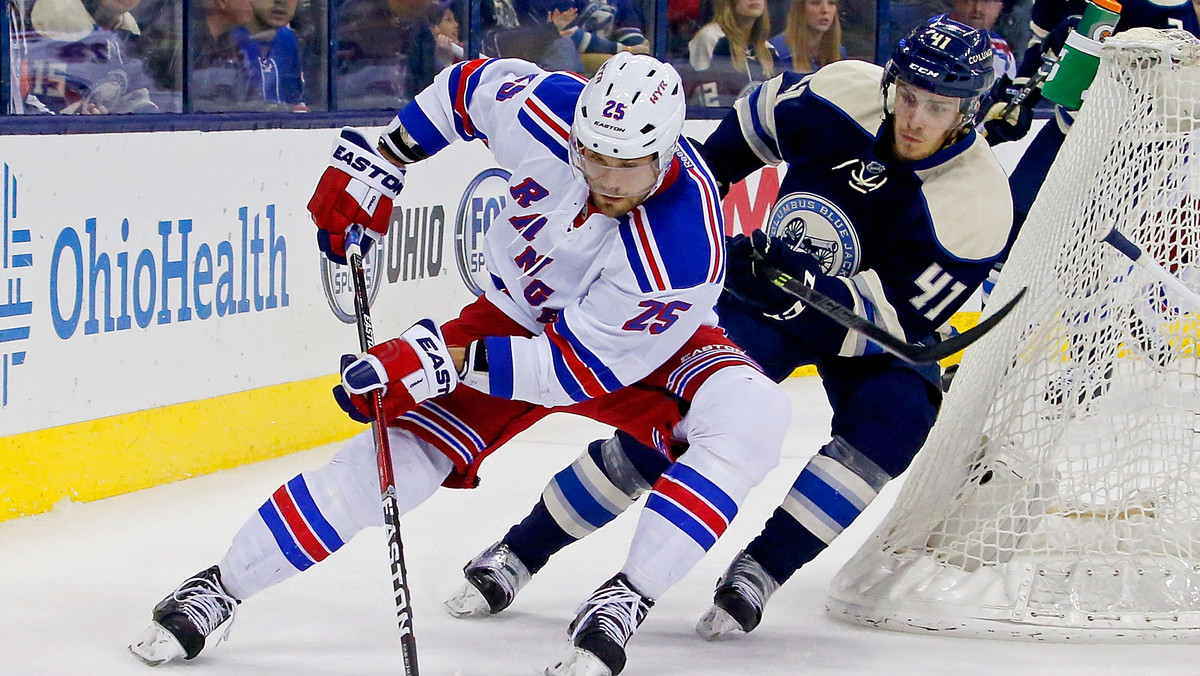 New York Rangers wygrali 4:2 z Columbus Blue Jackets potwierdzając swój udział w fazie play-off. To szósty sezon z rzędu, w którym nie zabraknie Strażników w decydującej fazie sezonu. Zwyciężył także drugi klub z Nowego Jorku - Islanders ograli Tampa Bay Lightning 4:3.