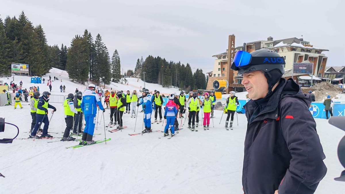 Pavlović obišao najbolje niške studente koje je grad odveo na skijanje