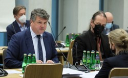 Wąsik starł się z posłami opozycji. Poszło o pracę dziennikarzy na granicy