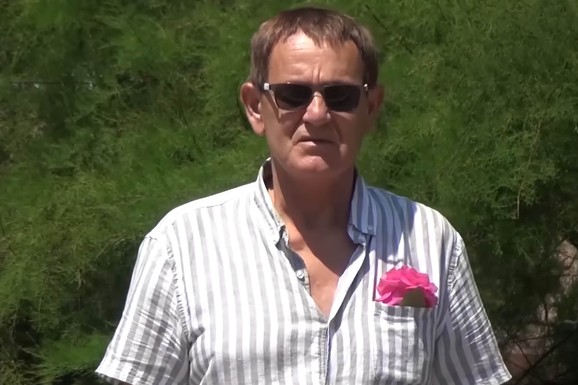 Pevač napunio 80 godina, a sve je šokirao kada je otkrio da rasprodaje imovinu: "Zarađivao sam 100.000 za veče, a sad KAŽU DA SAM PROPAO"