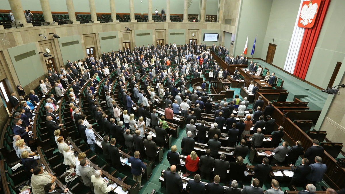 Sejm przyjął w piątek sprawozdanie komisji finansów publicznych z wykonania budżetu państwa za 2012 r. i udzielił Radzie Ministrów absolutorium za ubiegły rok.