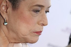 "NACIJA je voli, a ROĐENA MAJKA nipodaštava", glumici je mama ovako "čestitala" na Oskaru i svi kažu da je TO PRIMER SUROVOG  NARCIZMA: A ona PLAKALA kao kiša - krivila sebe GODINAMA