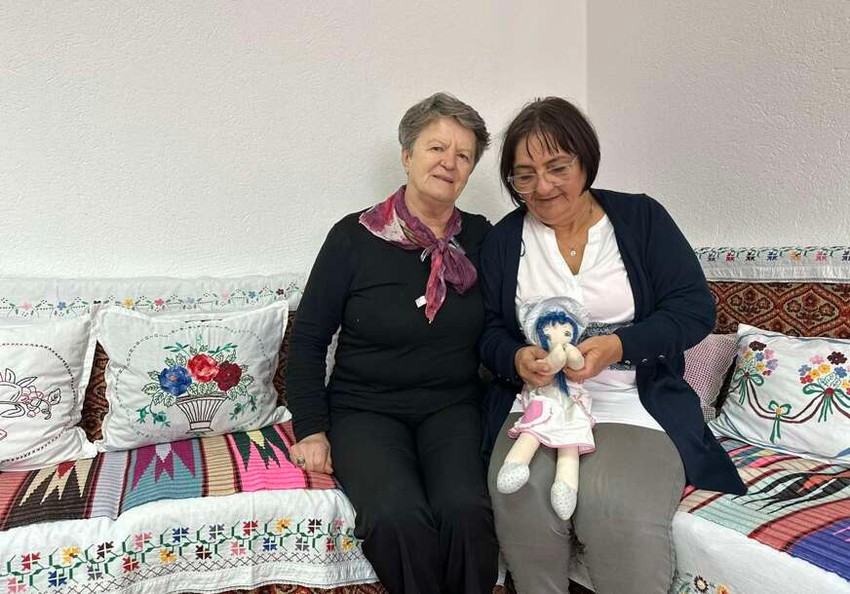 Mahira-Makarevic-sa-novinarkom-Srpskainfo-foto-Mirjana-Ribic-872x610