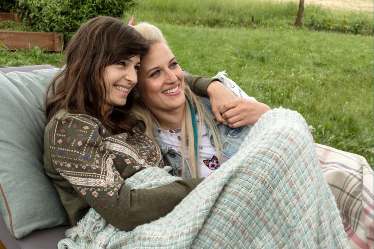 Agnieszka Więdłocha oraz Aleksandra Domańska na planie filmu 'Po Prostu przyjaźń' / fot. Franek Mazur Agencja Gazeta