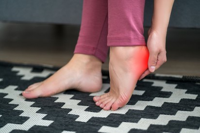 Sarokfájást felnőtteknél is okozhat a lúdtalp - így szüntesse meg