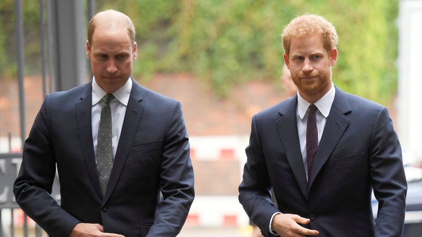 Czy William i Harry podają sobie ręce? Zwaśnionych braci czeka spotkanie