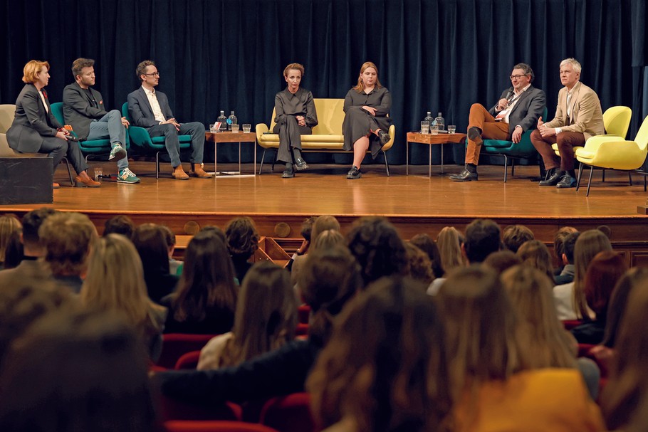 „W Polsce nie ma społeczeństwa obywatelskiego” (od lewej): Aleksandra Karasińska (moderatorka), Jan Mróz, Wawrzyniec Smoczyński, Sylwia Gregorczyk-Abram, Paulina Wasiluk, Mikołaj Cześnik, Michał Żebrowski.