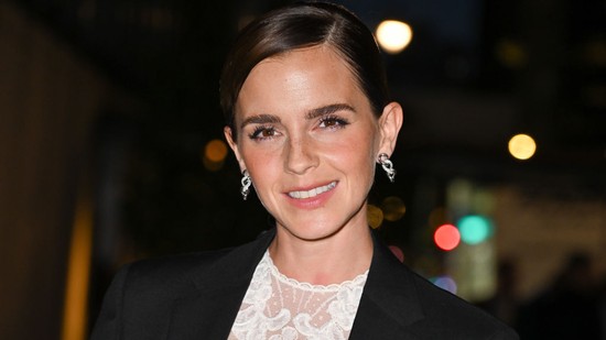 Emma Watson új hajszíne valami álomszép! A szőke színésznő óriási feltűnést keltett Gucci miniruhájában