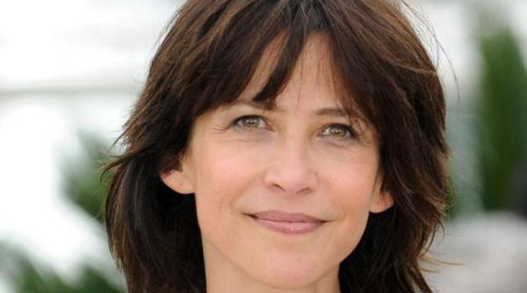 A sofőr szöktette meg a fotósok elől Sophie Marceau-t és szerelmét