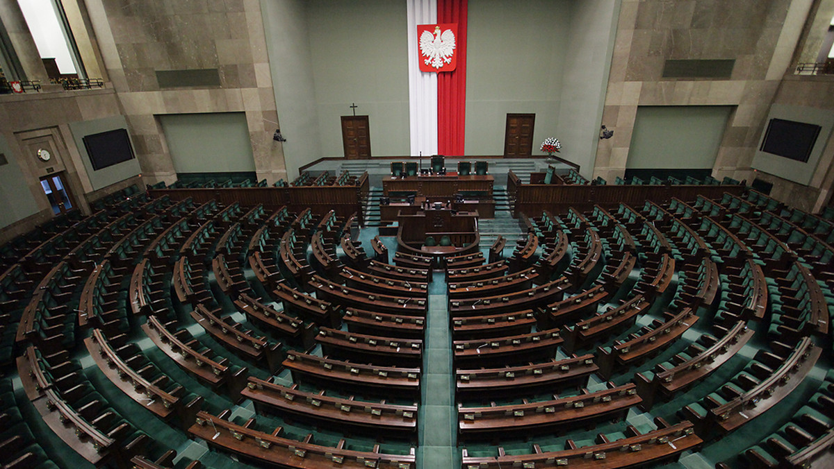 Czy kierujący pojazdem będzie musiał ustąpić pierwszeństwa pieszemu, który zbliża się do przejścia - zdecyduje jutro Sejm. Dzisiaj Izba dyskutowała nad propozycją sejmowej komisji by poprzeć wniosek Senatu o odrzucenie takiej nowelizacji kodeksu drogowego.