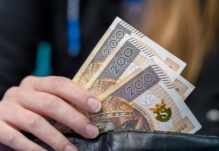Stały zasiłek dla bezrobotnych po 50. roku życia 2025 – ile wynosi netto? Komu przysługuje? Ile trwa nowy zasiłek dla bezrobotnych?