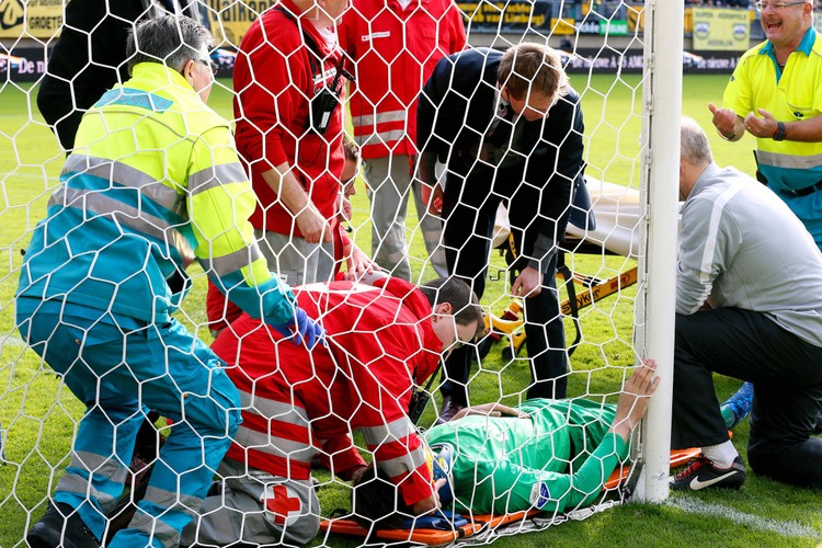 Wstrząs mózgu i stłuczone biodro. Tytoń pozostaje w szpitalu