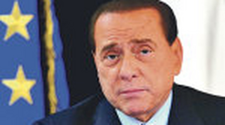 Berlusconi 2013-ban lemond