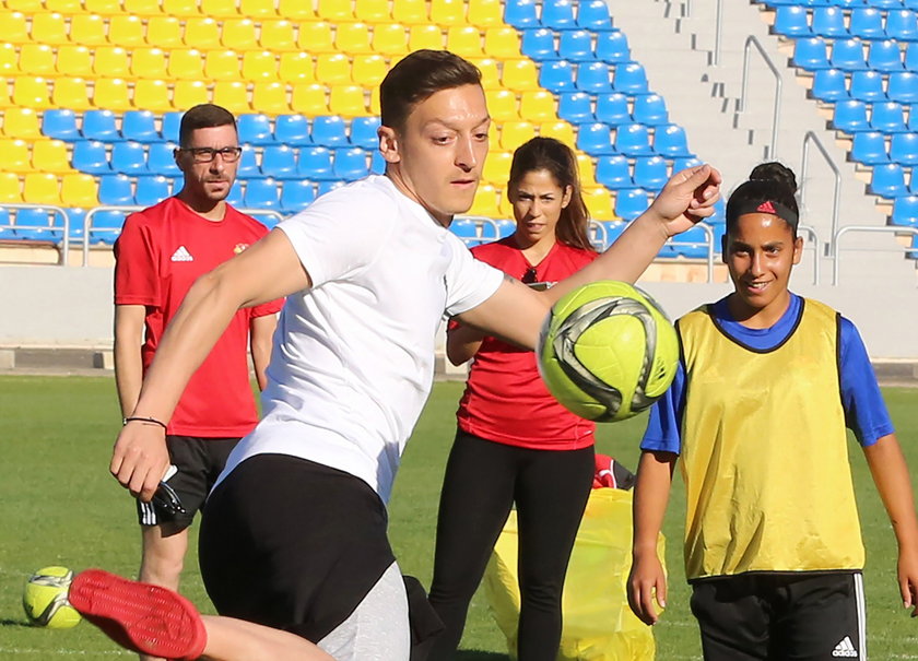 Mesut Özil odwiedził obóz dla uchodźców