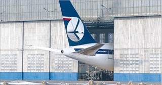 Związkowcy chcą się uwłaszczyć na Locie