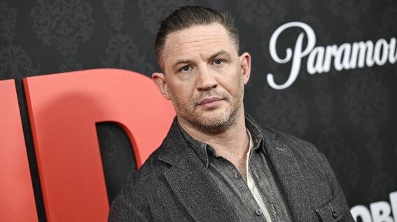 Slávny herec Tom Hardy.