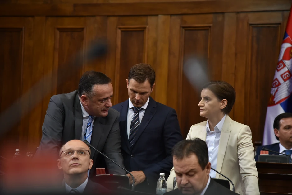 Vlada usvojila povećanje plata