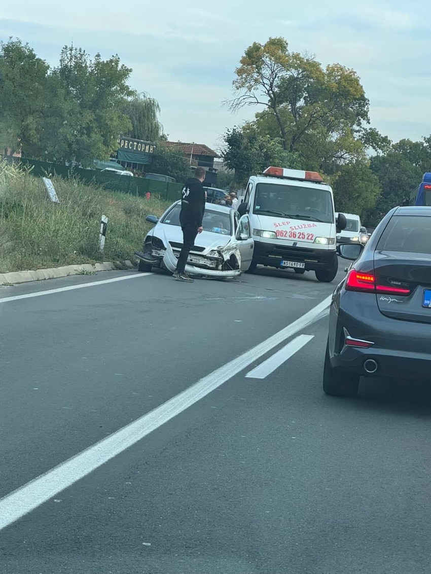 Saobraćajna nesreća kod Mladenovca