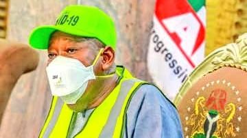 Ganduje says his government is clamping down on fake news purveyors [Twitter/@Dawisu]