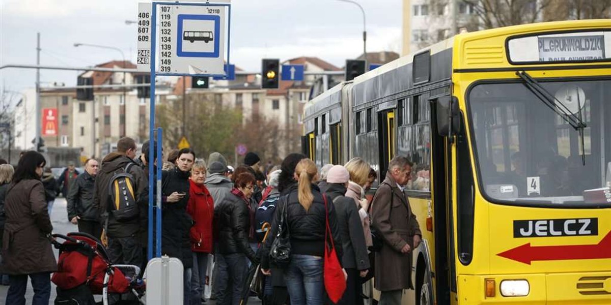 Tłok w autobusach i tramwajach