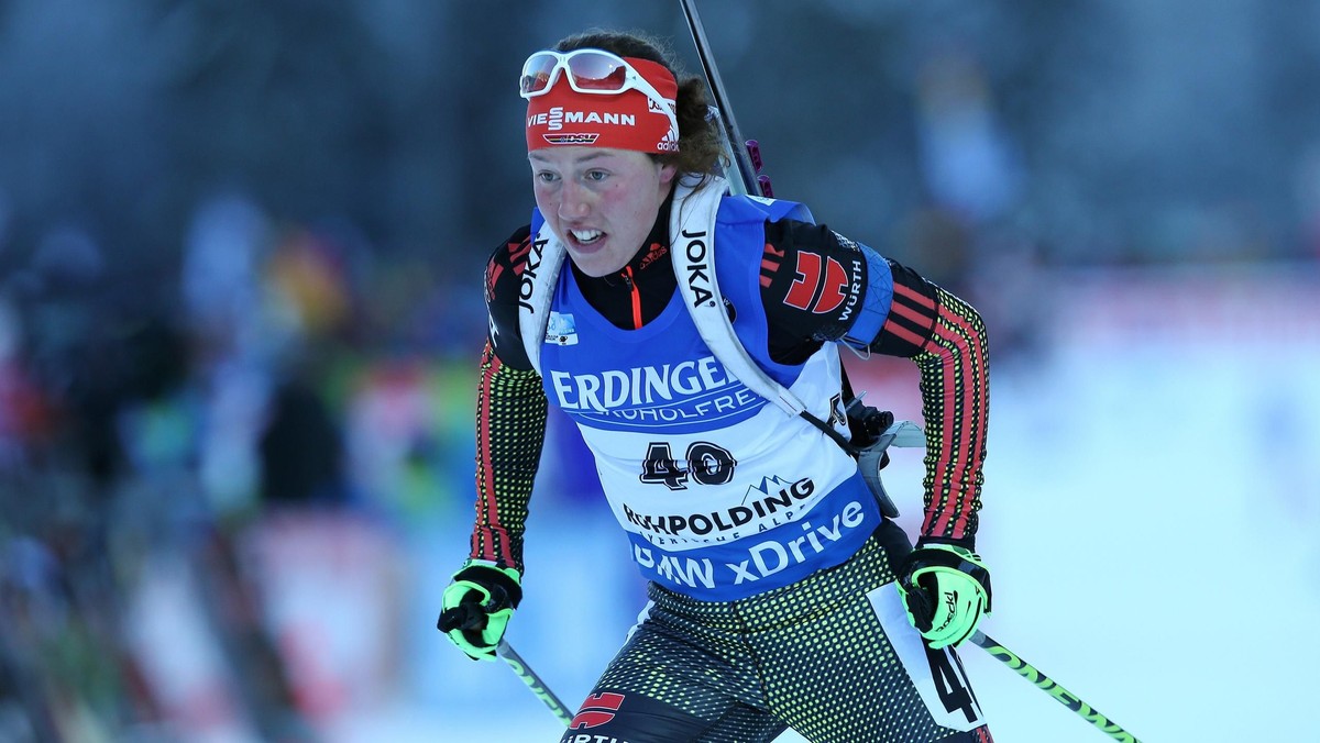 Laura Dahlmeier została w Oslo Holmenkollen mistrzynią świata w biegu pościgowym. Brązowa medalistka ze sprintu w niedzielę była bezbłędna na strzelnicy i po trzecim strzelaniu jej triumf nie był zagrożony. Drugie miejsce zajęła Włoszka Dorothea Wierer (0+1+1+0), a trzecia była Francuzka Marie Dorin Habert (0+0+2+1). Najlepsza z Polek - Monika Hojnisz (0+1+0+1) - finiszowała na 29. pozycji.