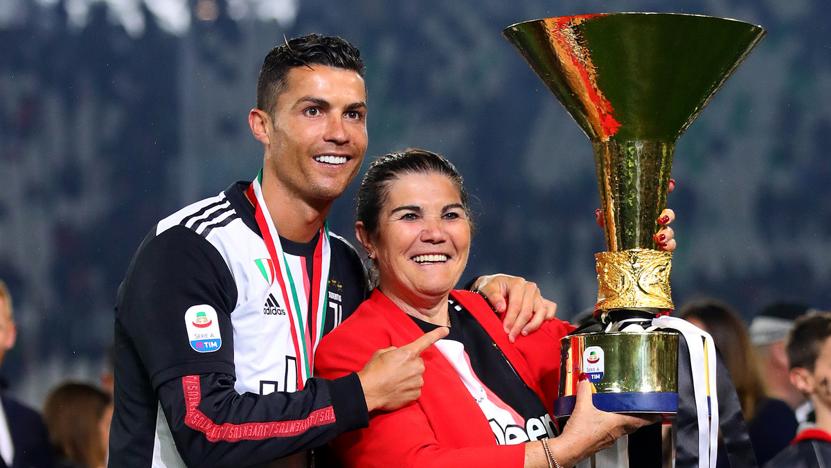 Cristiano Ronaldo w sylwestra świętował urodziny mamy. "Dumny syn"