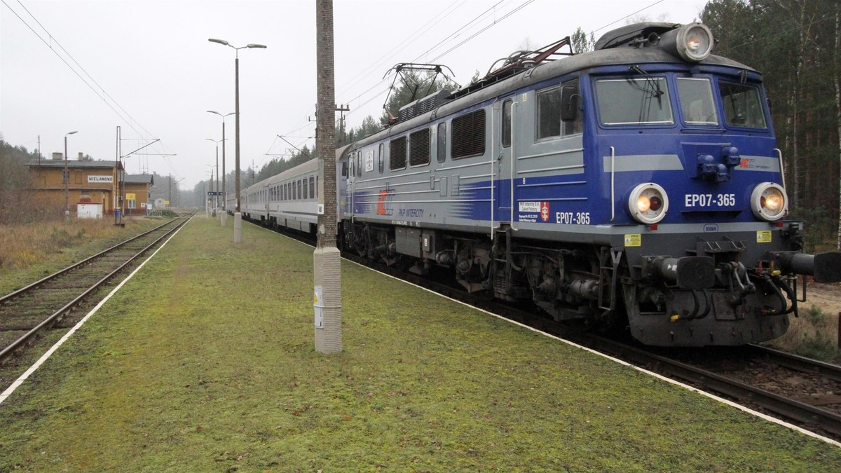 Pociąg nagle się zatrzymał, ewakuacja pasażerów. Wszystko przez tajemniczy bagaż